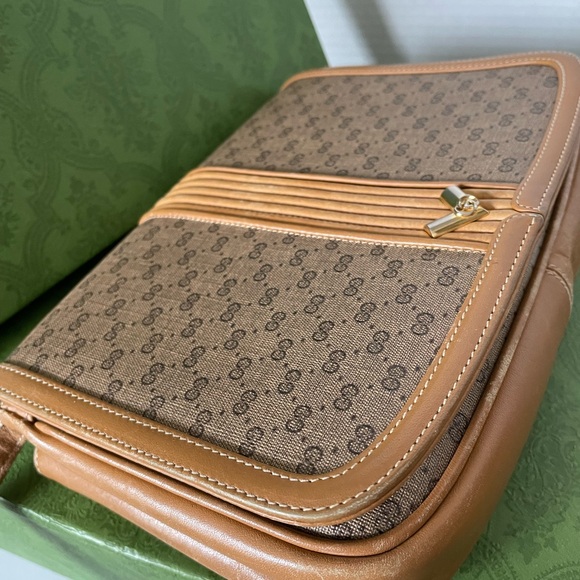 Authentic Gucci Crossbody/Shoulder Bag. - Picture 6 of 16